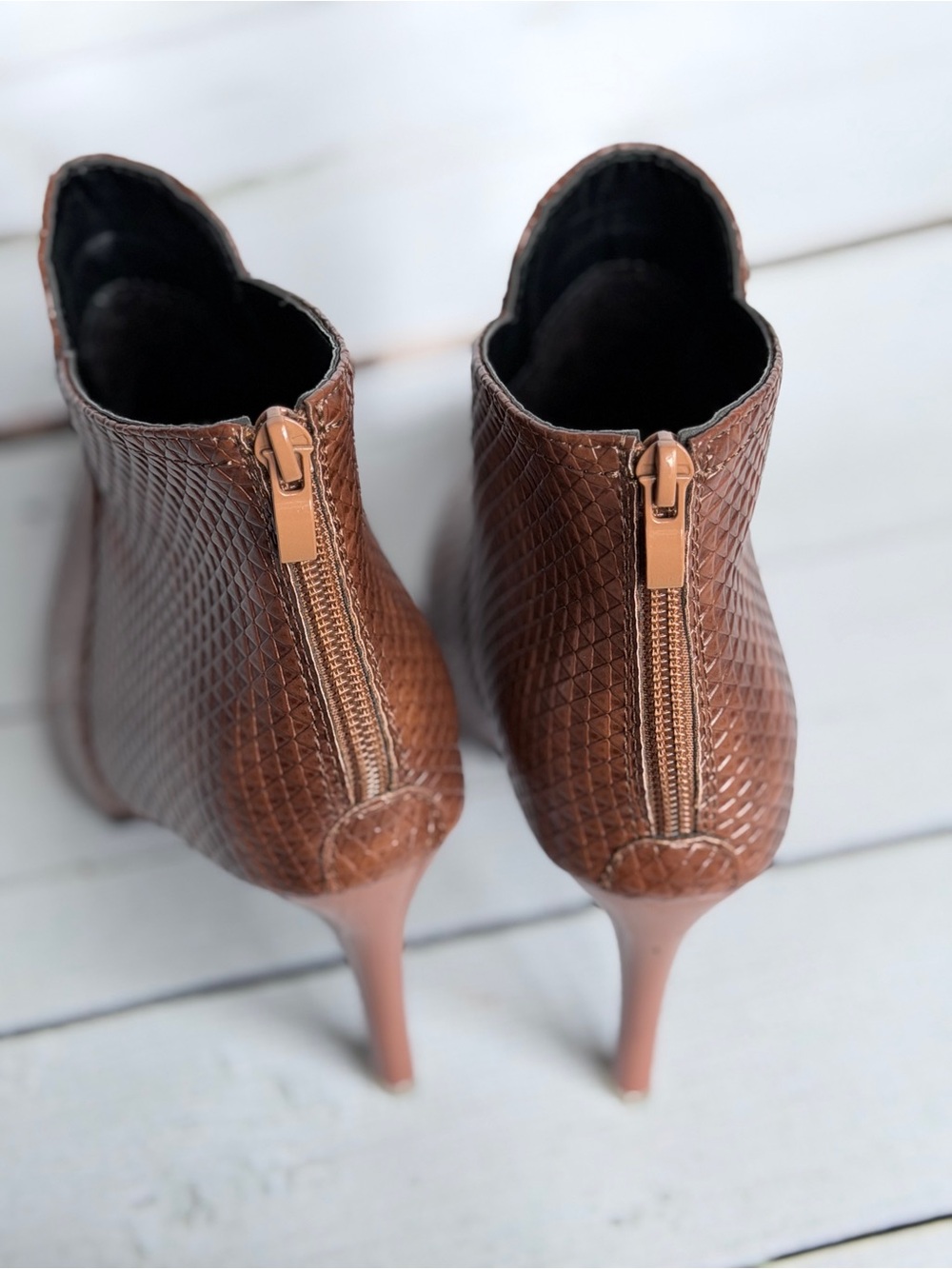 Boutique Textured Embossed Pointed Toe Stiletto High Heel Ankle Boots Size 39 - Picture 7 of 12